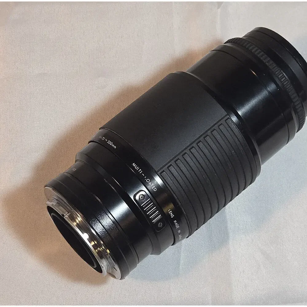 Sigma 75-300mm f/4-5.6 Multi-Coated AF Telephoto Zoom Lens w/ Case Tested